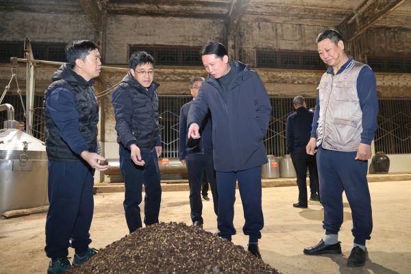 1.jpg 茅臺董事長丁雄軍調研茅臺酒二輪次生產